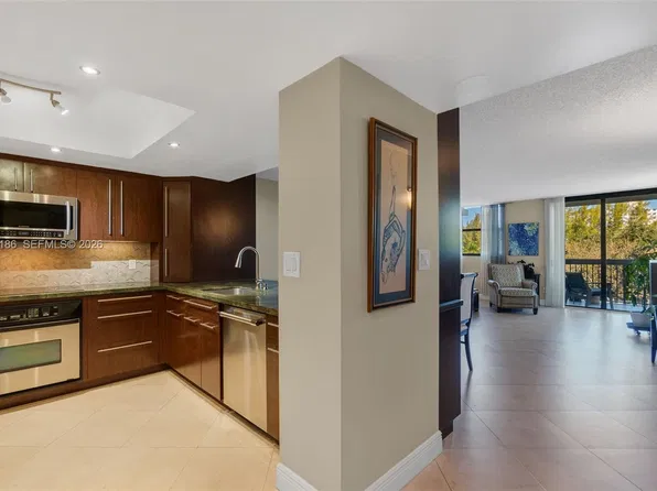 2900 NE 14th Street Cswy APT 402, Pompano Beach, FL 33062