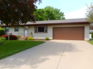 939 25th St, Peru, IL 61354