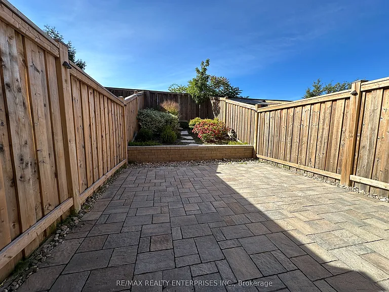 69 Edenrock Dr — Photo 32
