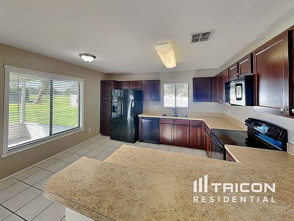4th image of 20836 Melville St