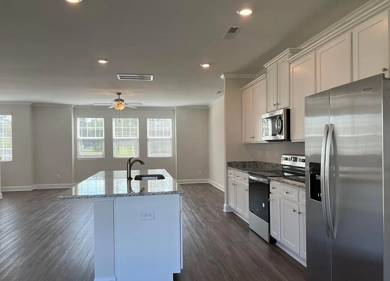 3 bed, 2.5 bath, 2100 sqft, $2,099 — Photo 4