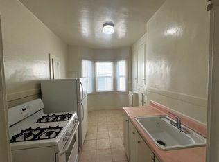 Great Deal! Just 1 block from Campus!! ~Off-street, Parking available~ Coin Laundry Onsite, Berkeley, CA 94709