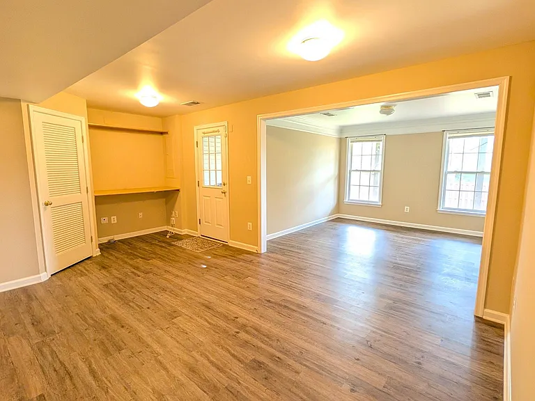 211 Shirley Sq SE — Photo 41