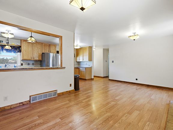 4th image of 1101 Alpine Dr
