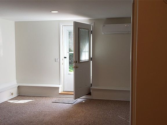4th image of 1 Old Town Ln