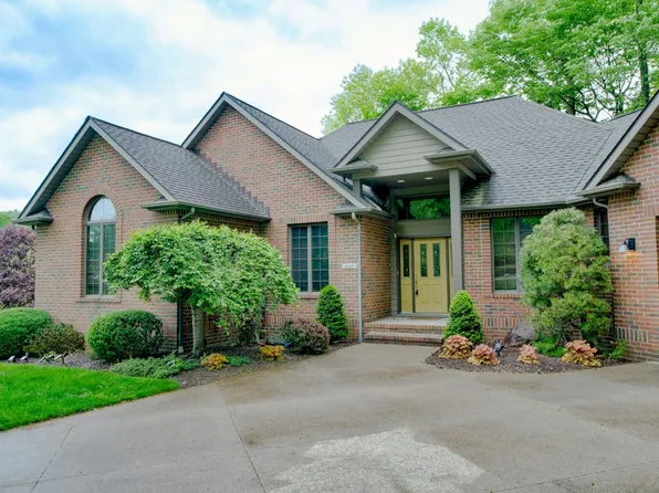 4132 Stone Creek Dr, Erie, PA 16506