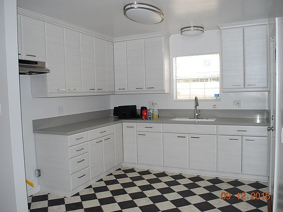4th image of 13107 Strathern St