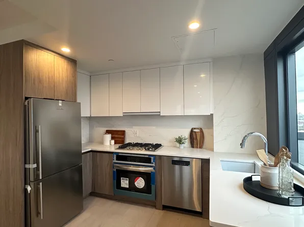 2286 Cropsey Avenue image 7 of 13