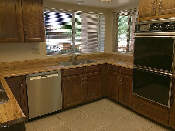 5th image of 16 E Wood Dr