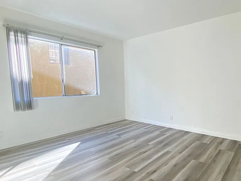 701 S Kingsley Dr #203 — Photo 13