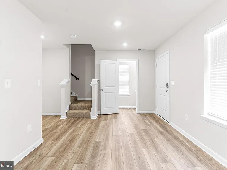 200 Swan Field Ave — Photo 6