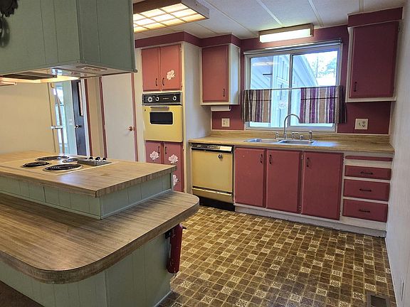 4th image of 13 Juniper Ln