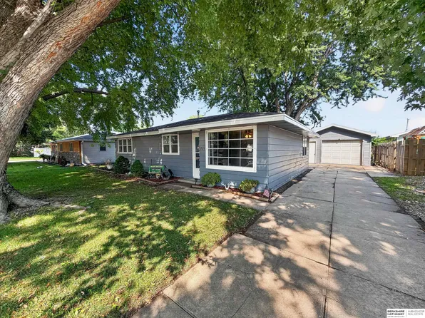 221 Voss Rd, Grand Island, NE 68801