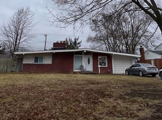 29124 Candlewood Ln, Southfield, MI 48076