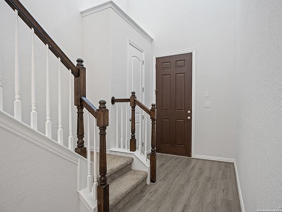 4th image of 887 Farmhouse