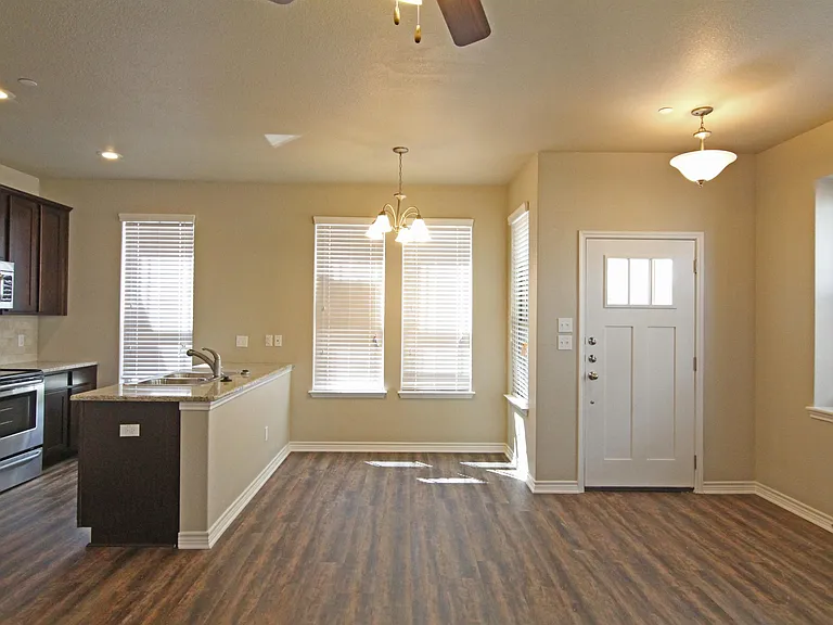 631 Westfield Blvd — Photo 6