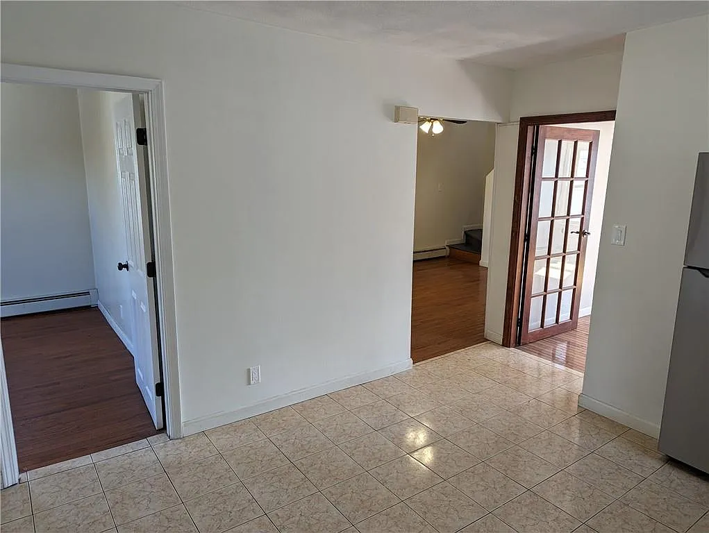 3 bed, 1.0 bath, 1105 sqft, $2,300 — Photo 4