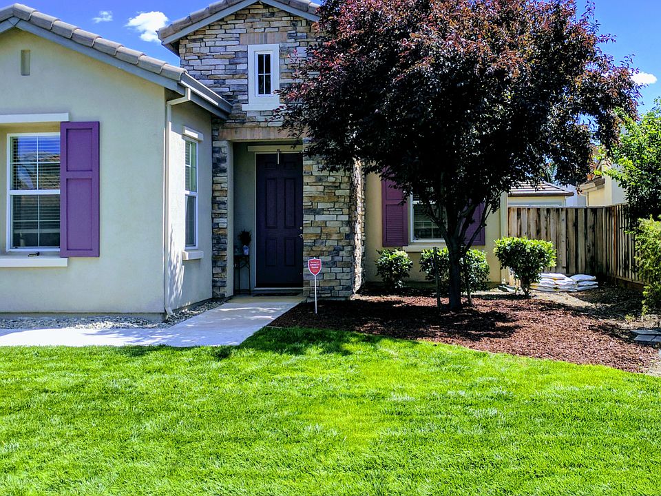 1st image of 982 Dry Creek Pl