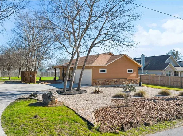 890 E Torrey St, New Braunfels, TX 78130