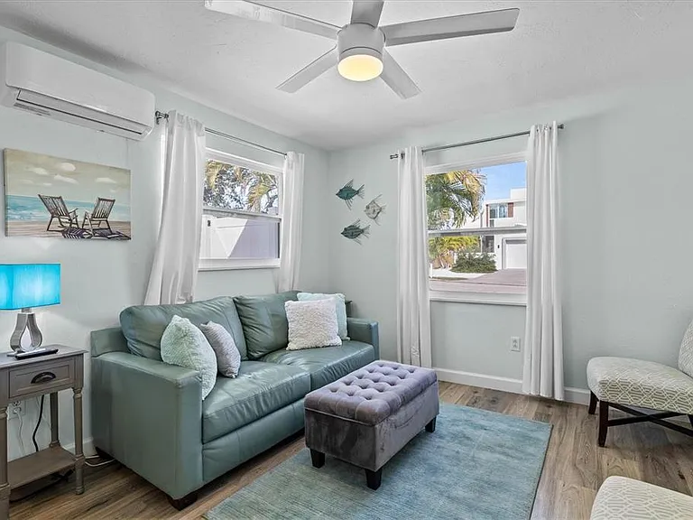 2084 Grove St #B — Photo 6