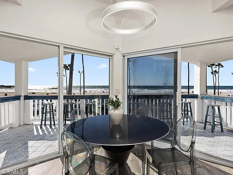 2214 W Oceanfront #B — Photo 4