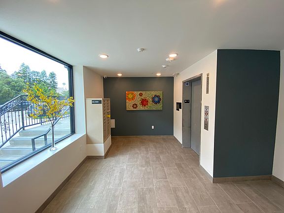 4th image of 11168 Morrison St #205