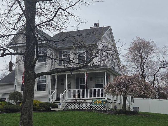 2nd image of 9 Pepperidge Ct