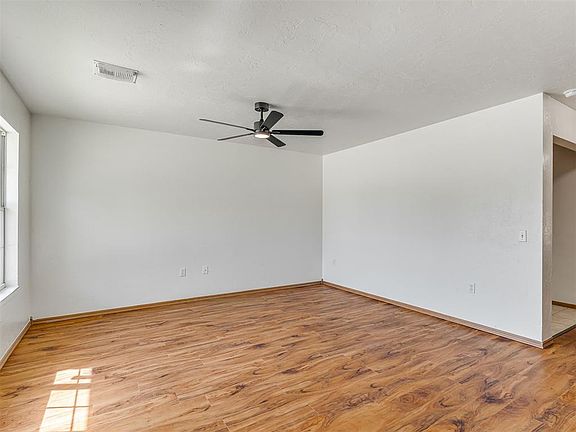 3rd image of 1510 Westfield Cir #1512