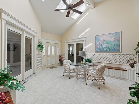4th image of 4 Fairway Pl