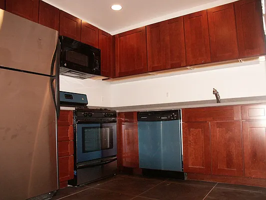 Rented by Helm Management | media 13