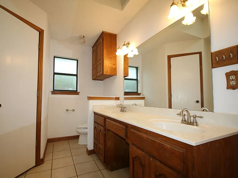 420 Birchwood Ln — Photo 22