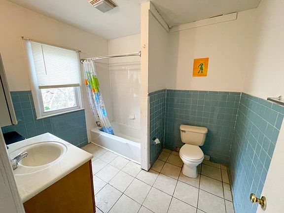3rd image of 143 Redfield Pl #1