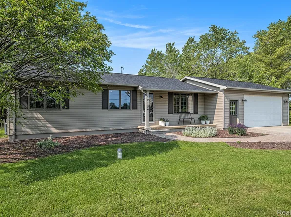 12156 Carpenter Rd, Flushing, MI 48433