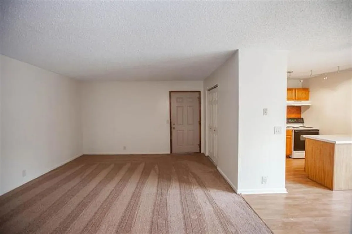Building Photo - 701 Dondee Dr #10