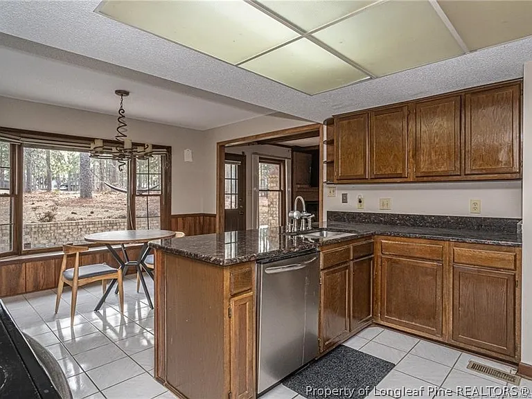 6821 Thames Dr — Photo 18