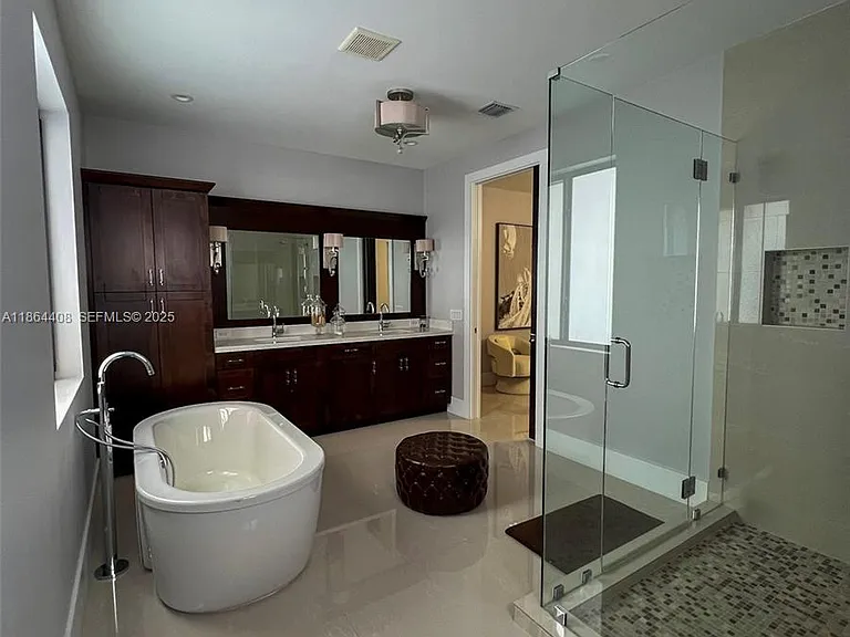 14670 SW 17th St — Photo 35