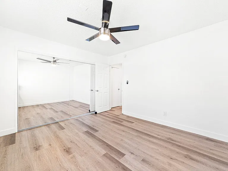 637 W 79th St — Photo 13