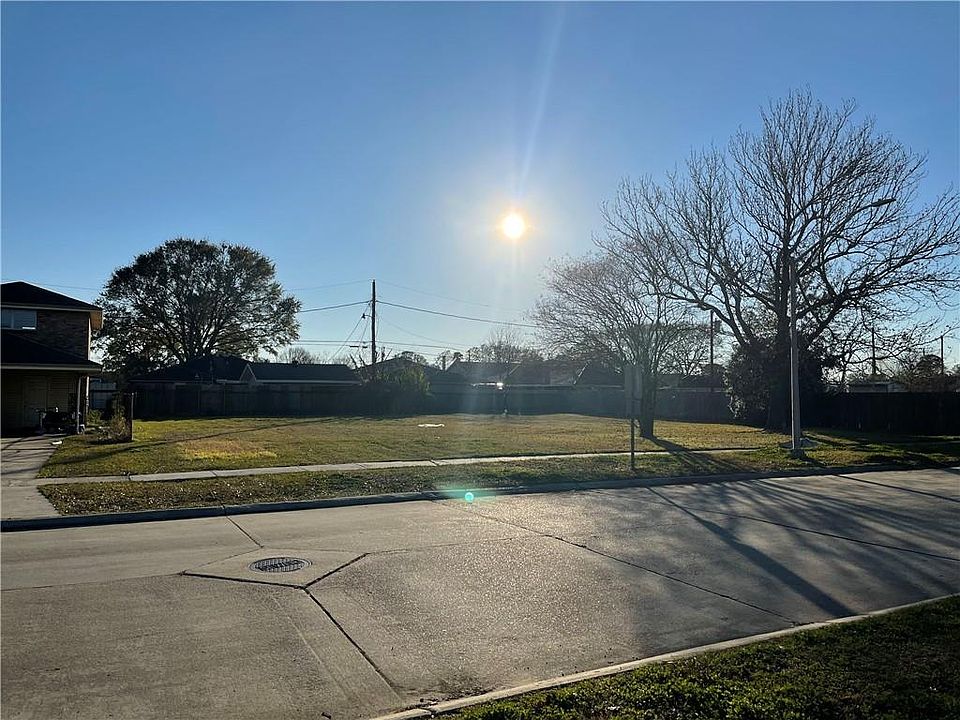 1st image of 79 W Chalmette Cir