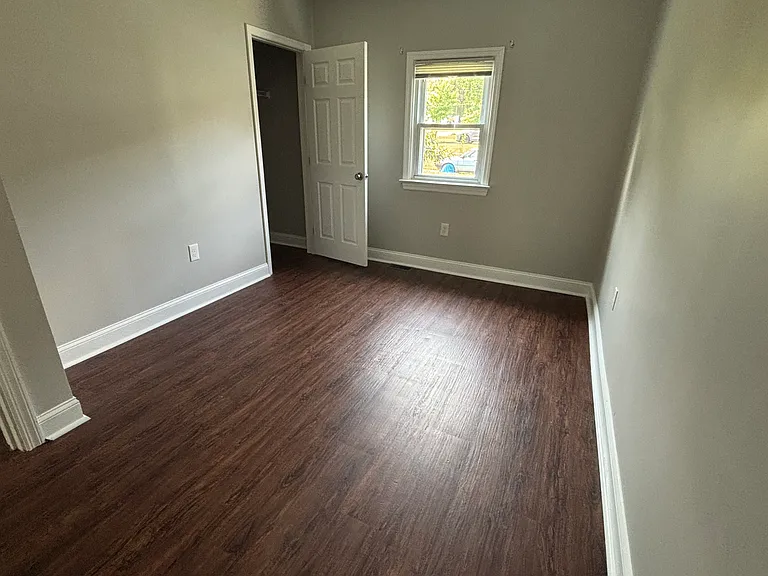 9940 Naylor Ave — Photo 8