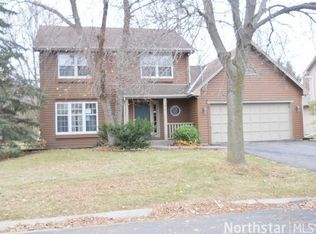 95 Castle Ridge Ct, Chanhassen, MN 55317