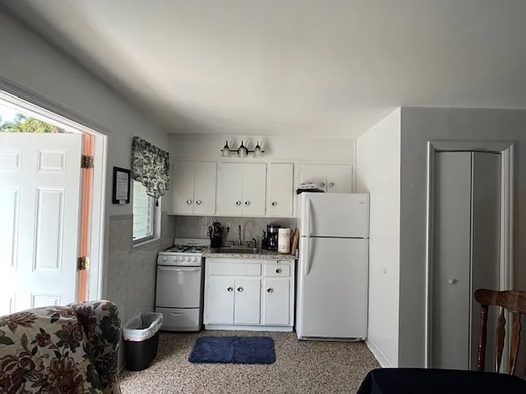 2680 NE Indian River Dr — Photo 2
