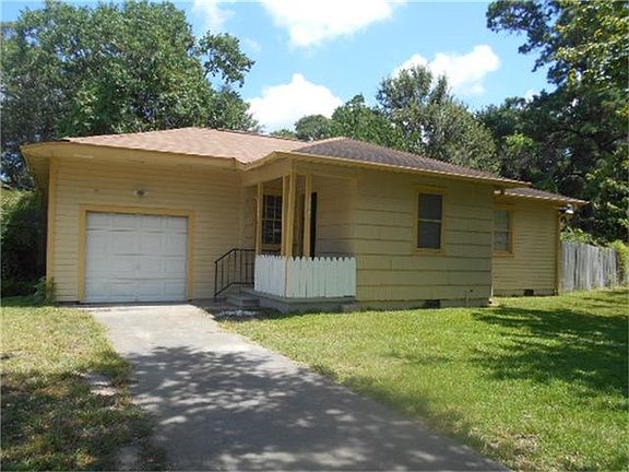 2nd image of 302 Bluebonnet Dr
