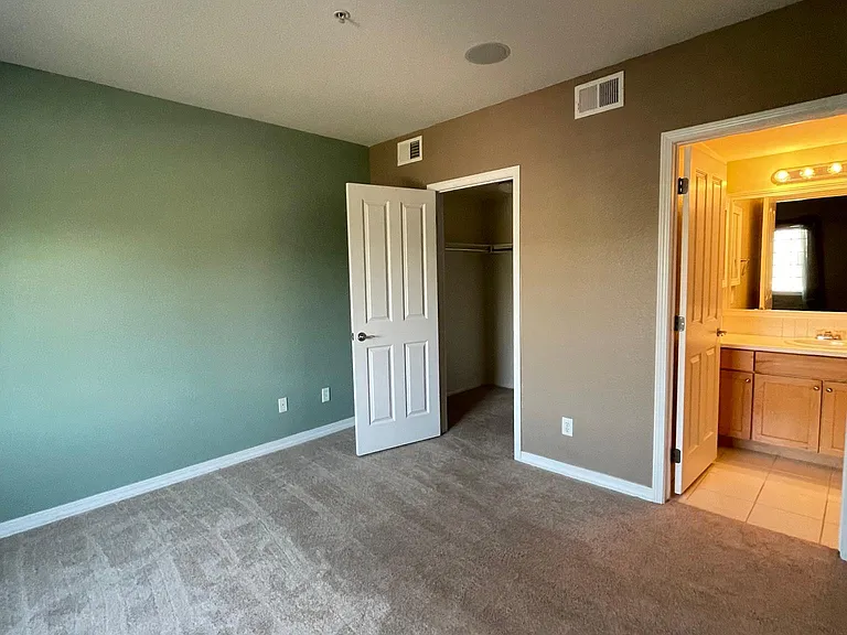 Walk-in clos