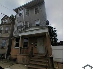 818 Hunterdon St #1, Newark, NJ 07112