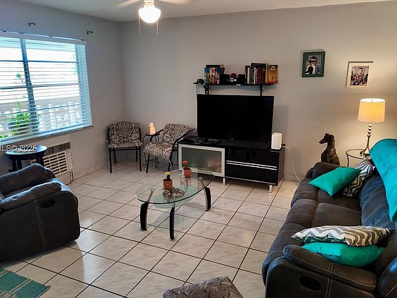 3rd image of 16901 NE 13th Ave APT 307