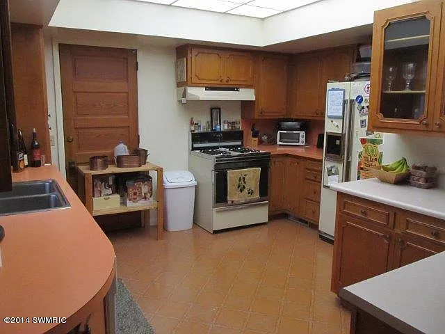 216 Stuart Ave #1 — Photo 6