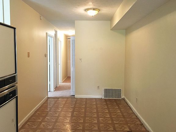 3rd image of 2009 Cambridge Dr APT 2