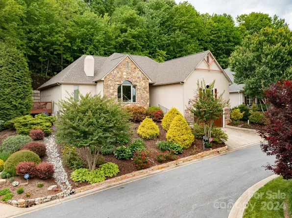 70 Carriage Highlands Ct, Hendersonville, NC 28791