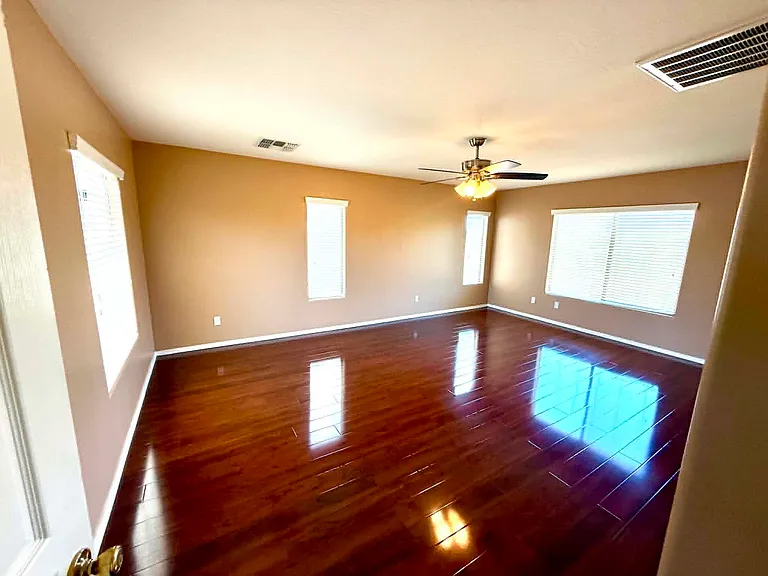 8821 S 40th Dr — Photo 12