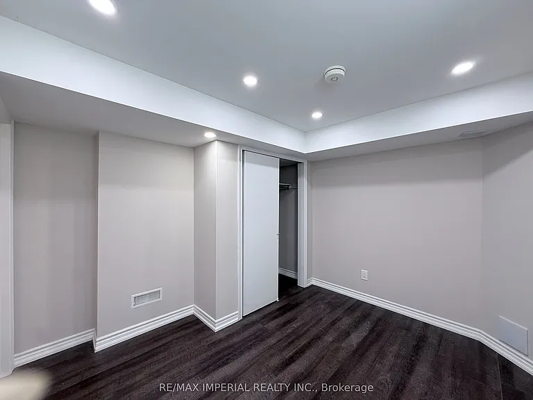 17 Deerwood Cres — Photo 20